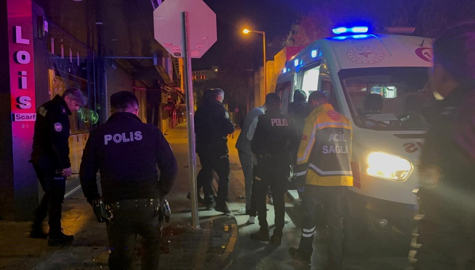 gece kulubunde kavga baba ogul yaralandi bZWAD7wi.jpg