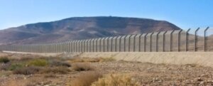 israil ordusu misir sinirinda kacakcilik girisiminde bulunan bir kisiyi oldurdu R58VTEw1.jpg
