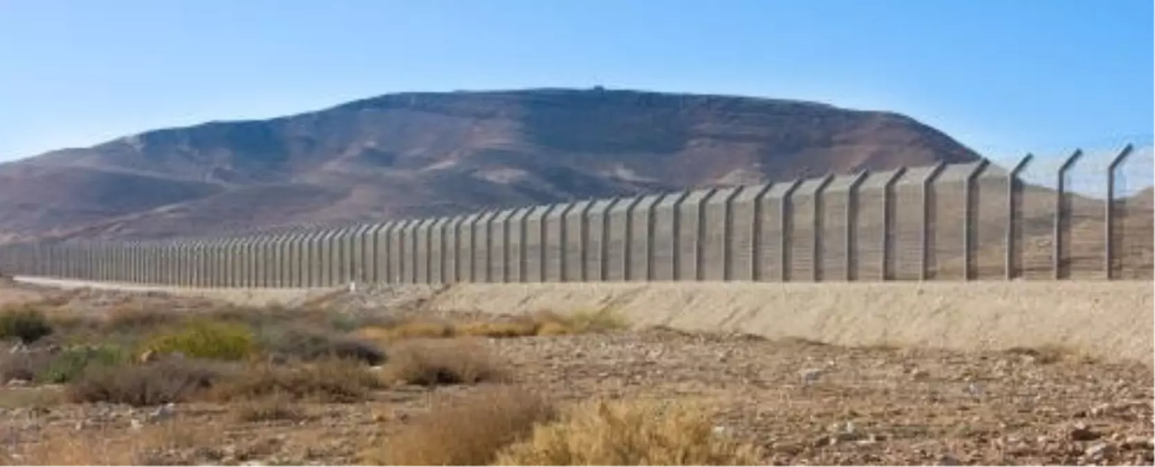 israil ordusu misir sinirinda kacakcilik girisiminde bulunan bir kisiyi oldurdu R58VTEw1.jpg