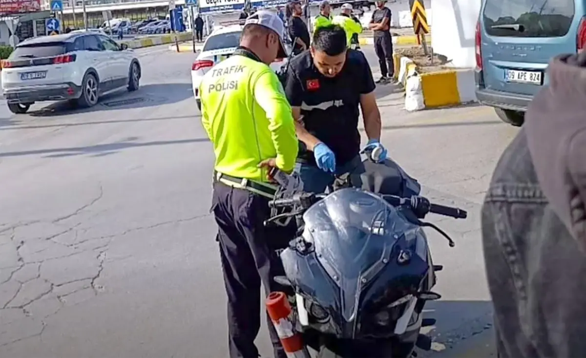 kacan motosiklet surucusu yakalandi DR4gT1Pl.jpg